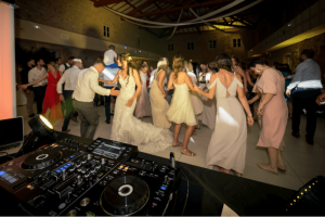 Combien coûte un DJ pour un mariage ?